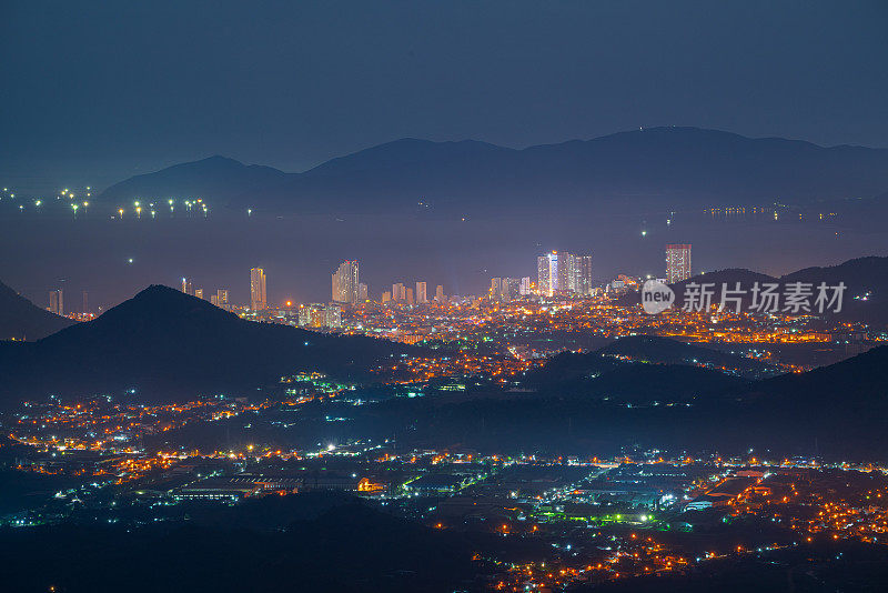 从Dac Loc山上看芽庄市